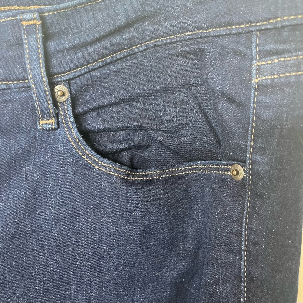 LEVI’S Curvy Bootcut Dark Wash Denim Jeans - Picture 9 of 16